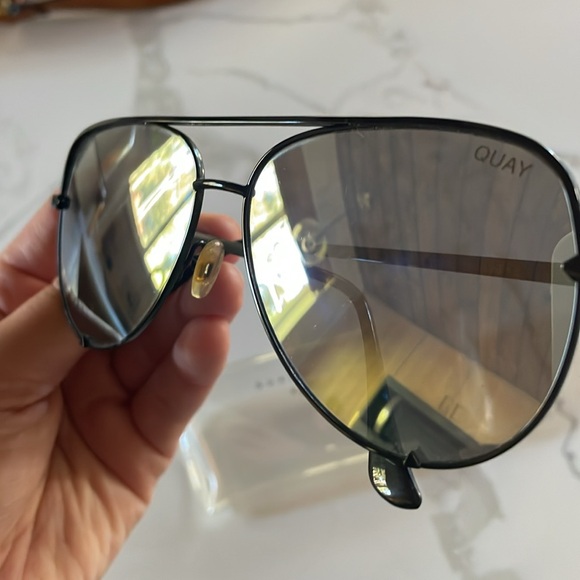 Quay High Key Sunglasses - Picture 3 of 4
